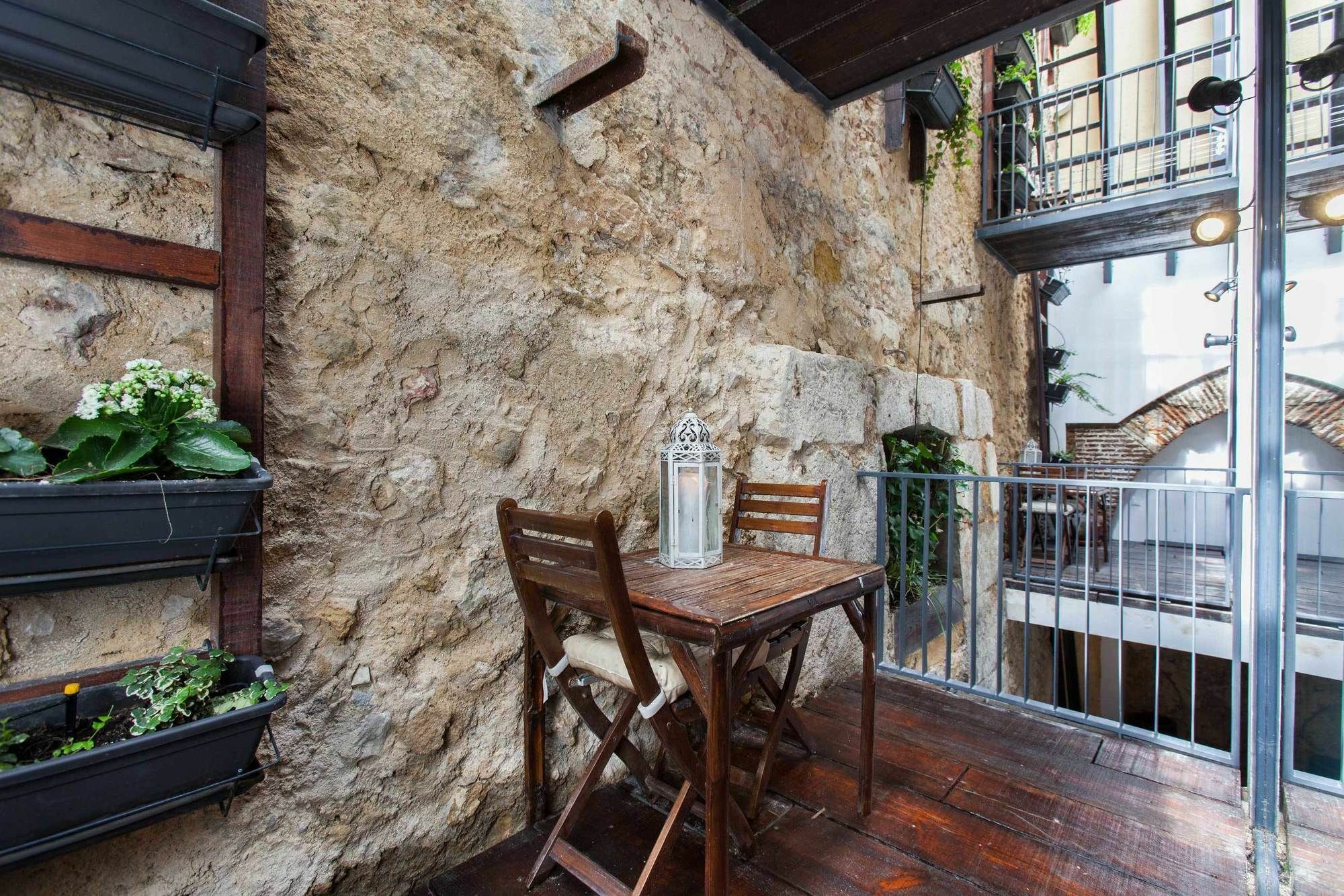 The Old Stables Chiado Apartments Lisbon Bagian luar foto