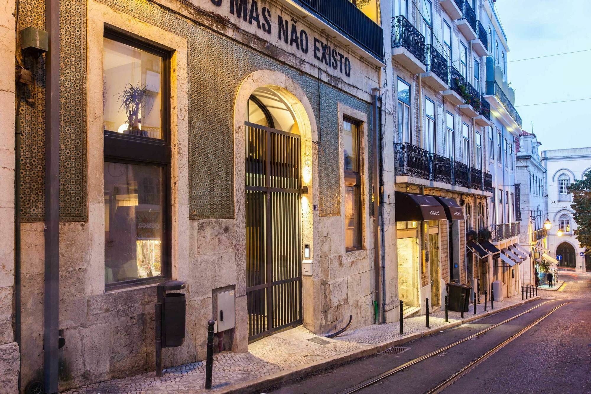 The Old Stables Chiado Apartments Lisbon Bagian luar foto